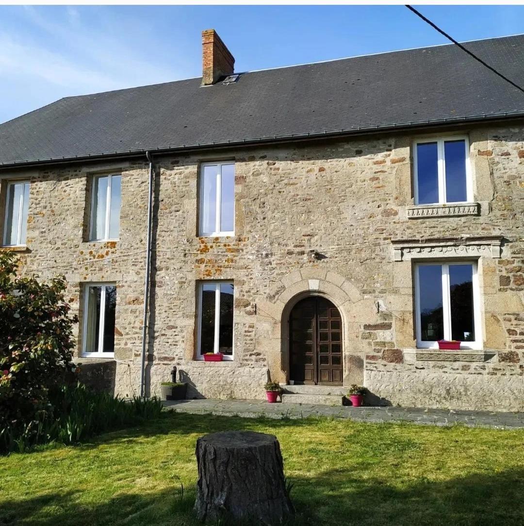 La Petellerie, Maison De Campagne Avec Piscine Pour Un Sejour Detente Moyon Exterior foto
